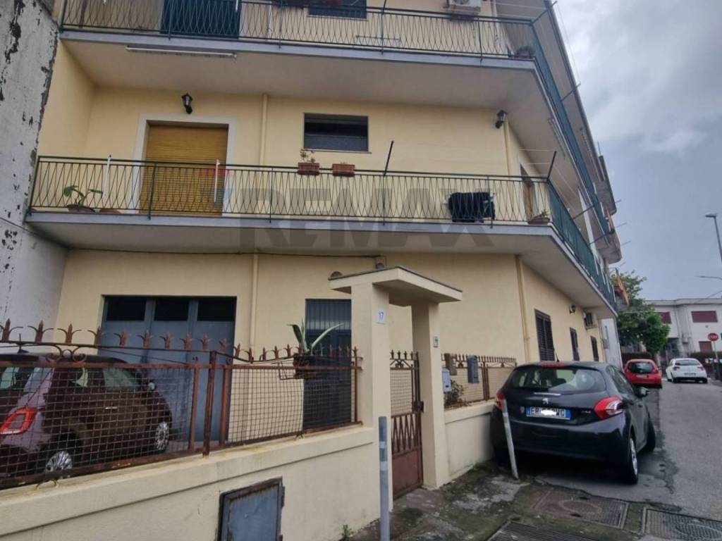 appartamento in vendita ad Aci Sant'Antonio in zona Lavina