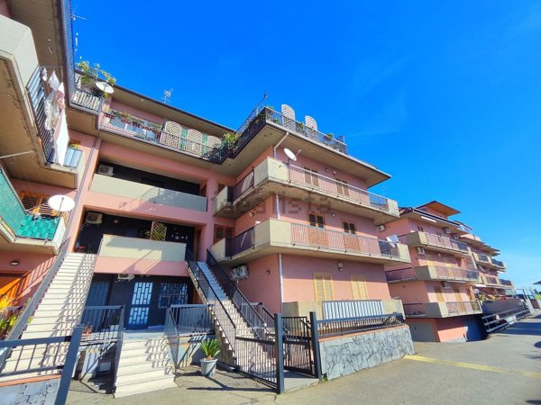 appartamento in vendita ad Aci Sant'Antonio in zona Lavina