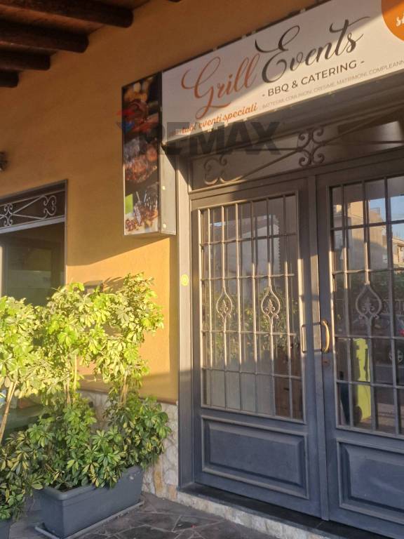 negozio in vendita ad Aci Sant'Antonio