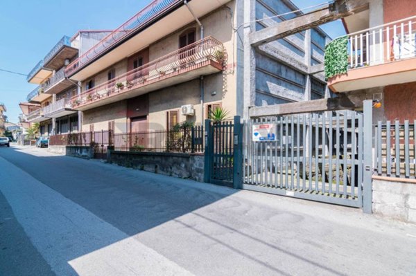 appartamento in vendita ad Aci Sant'Antonio in zona Lavina