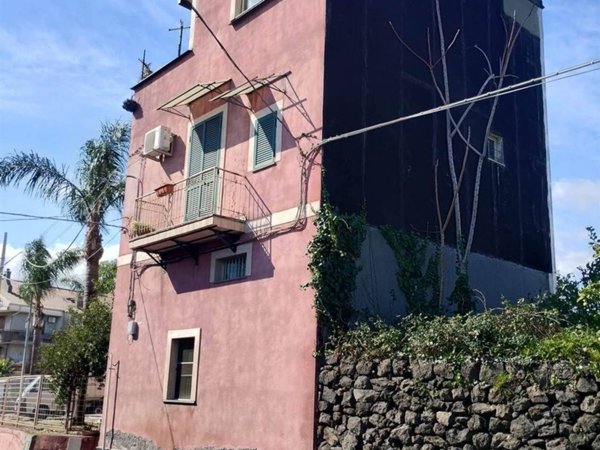 casa indipendente in vendita ad Aci Sant'Antonio in zona Lavina