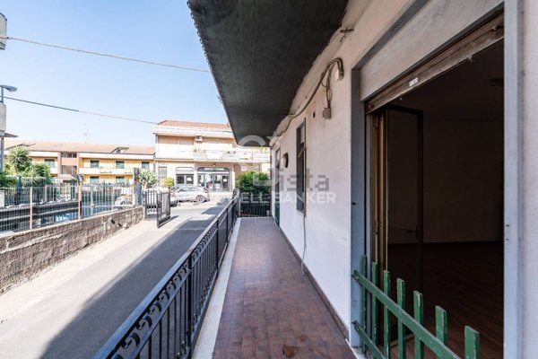 ufficio in vendita ad Aci Sant'Antonio in zona Lavina