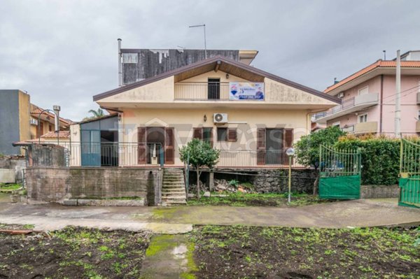 casa indipendente in vendita ad Aci Sant'Antonio