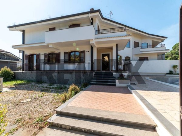 casa indipendente in vendita ad Aci Sant'Antonio in zona Lavina
