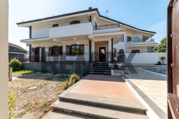 casa indipendente in vendita ad Aci Sant'Antonio in zona Lavina