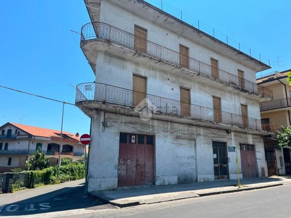 casa indipendente in vendita ad Aci Sant'Antonio in zona Lavina