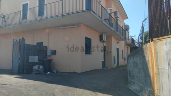appartamento in vendita ad Aci Sant'Antonio in zona Lavinaio