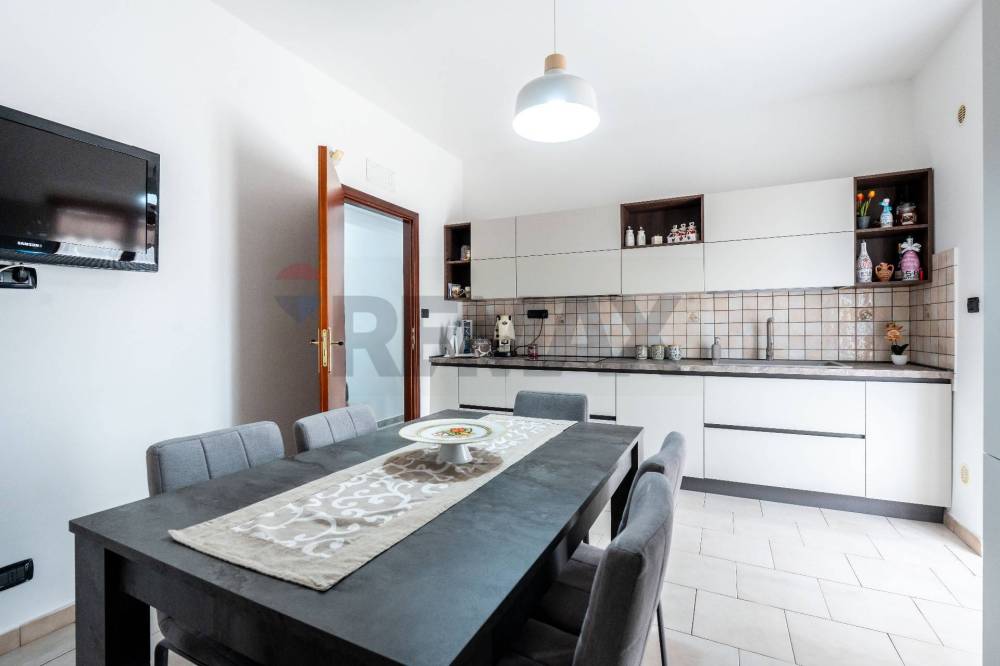 appartamento in vendita ad Aci Sant'Antonio in zona Lavina