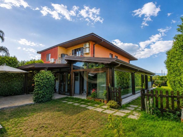 casa indipendente in vendita ad Aci Sant'Antonio