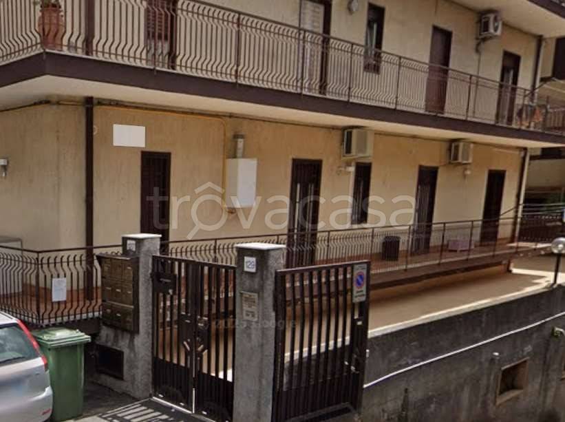 appartamento in vendita ad Aci Sant'Antonio in zona Lavina