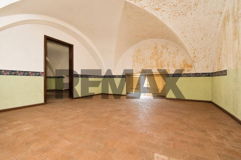 locale commerciale in vendita ad Aci Sant'Antonio