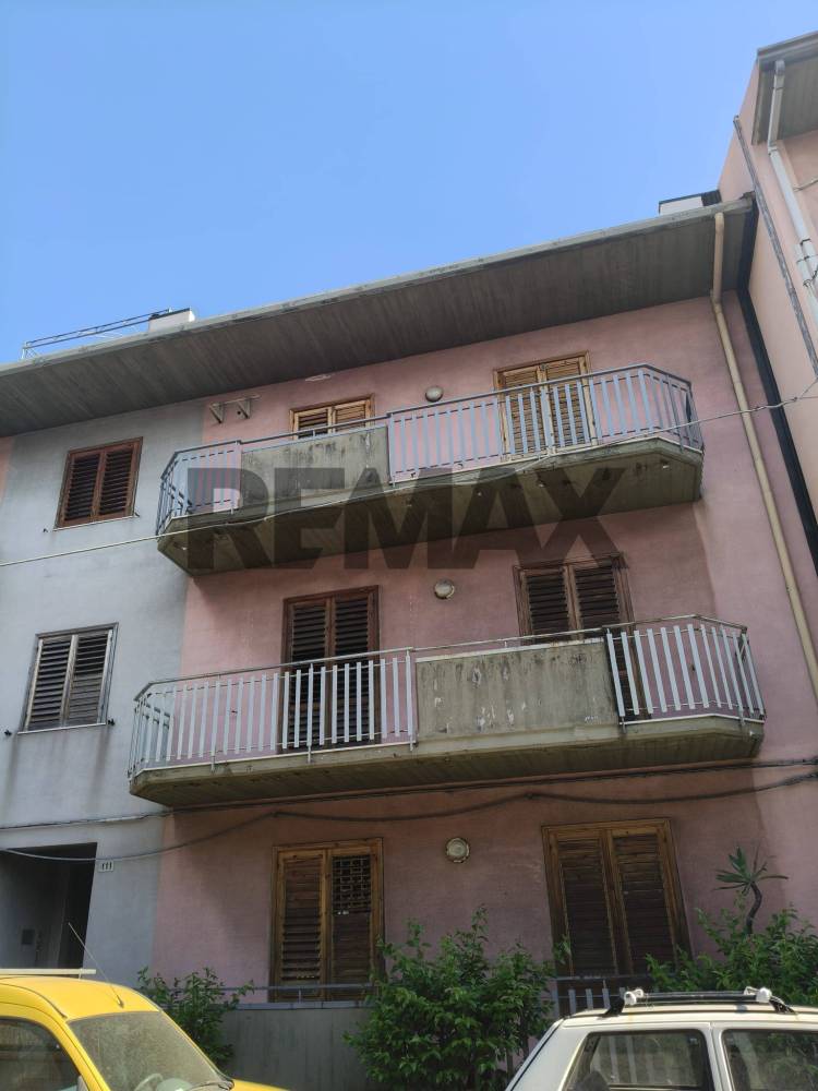 appartamento in vendita ad Aci Sant'Antonio in zona Lavina