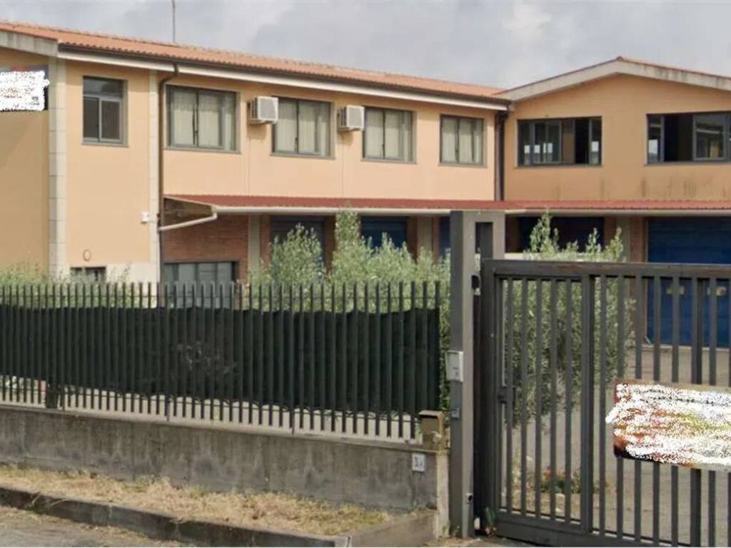 locale commerciale in vendita ad Aci Sant'Antonio in zona Lavina