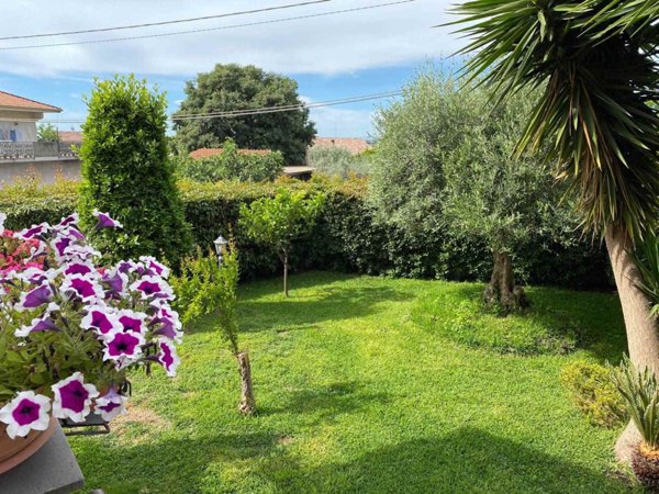 casa indipendente in vendita ad Aci Sant'Antonio in zona Lavinaio