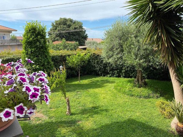 casa indipendente in vendita ad Aci Sant'Antonio in zona Lavinaio
