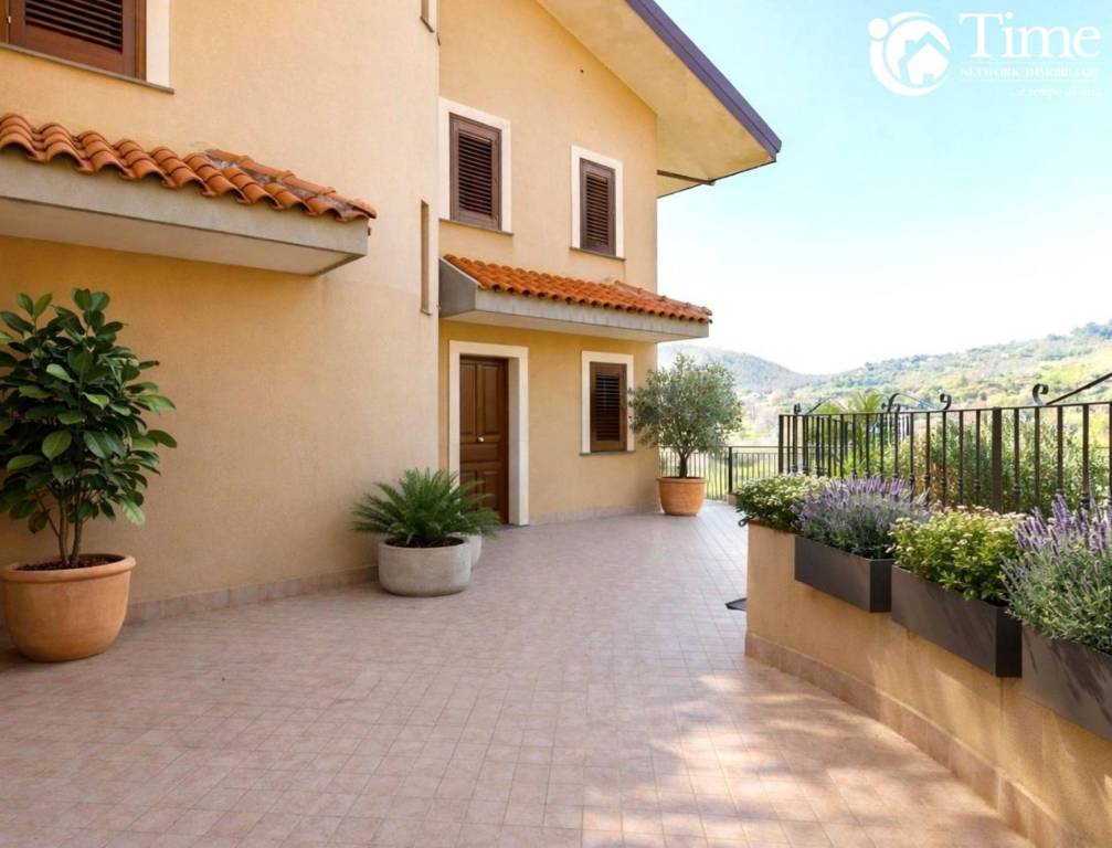 casa indipendente in vendita ad Aci Sant'Antonio in zona Lavinaio