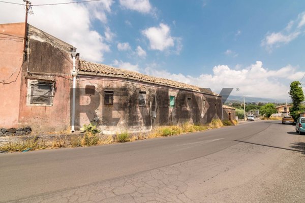 casa indipendente in vendita ad Aci Sant'Antonio