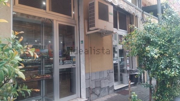 negozio in vendita ad Aci Sant'Antonio in zona Lavina