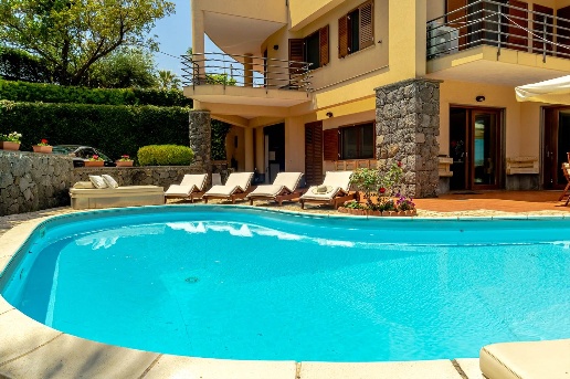 casa indipendente in vendita ad Aci Sant'Antonio