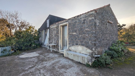 casa indipendente in vendita ad Aci Sant'Antonio in zona Lavina