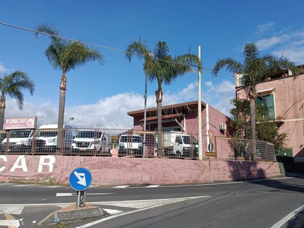 casa indipendente in vendita ad Aci Sant'Antonio in zona Lavina