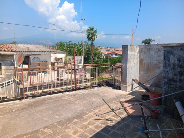 casa indipendente in vendita ad Aci Sant'Antonio in zona Lavina