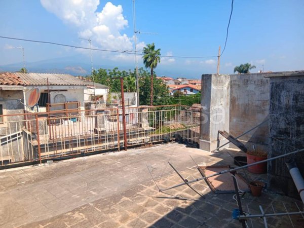 casa indipendente in vendita ad Aci Sant'Antonio in zona Lavina