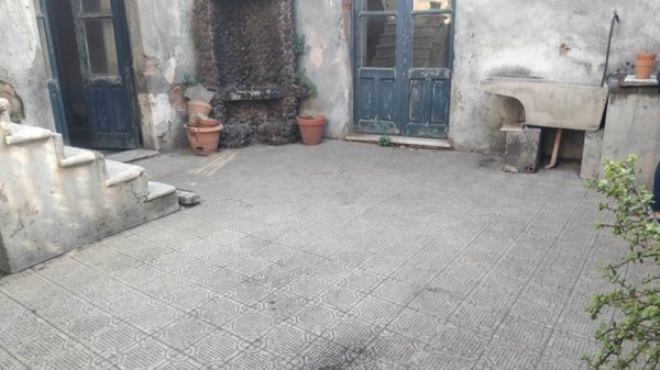appartamento in vendita ad Aci Sant'Antonio in zona Lavina