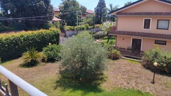 casa indipendente in vendita ad Aci Sant'Antonio in zona Lavina