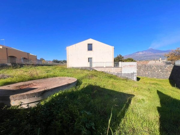casa indipendente in vendita ad Aci Sant'Antonio in zona Lavina
