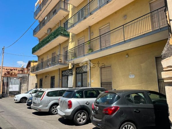 appartamento in vendita ad Aci Sant'Antonio in zona Lavina