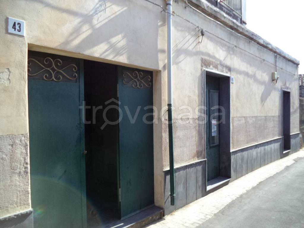 casa indipendente in vendita ad Aci Sant'Antonio in zona Lavina