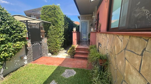 appartamento in vendita ad Aci Sant'Antonio in zona Lavina
