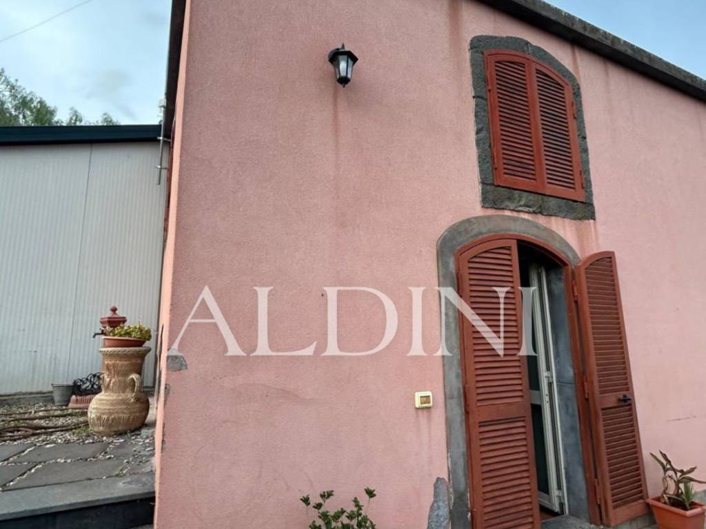 casa indipendente in vendita ad Aci Sant'Antonio in zona Lavina