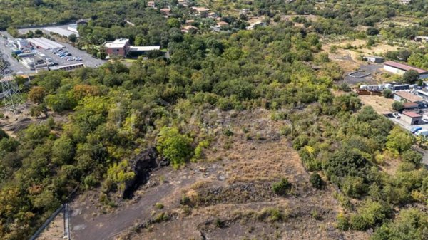 terreno agricolo in vendita ad Aci Sant'Antonio in zona Lavinaio