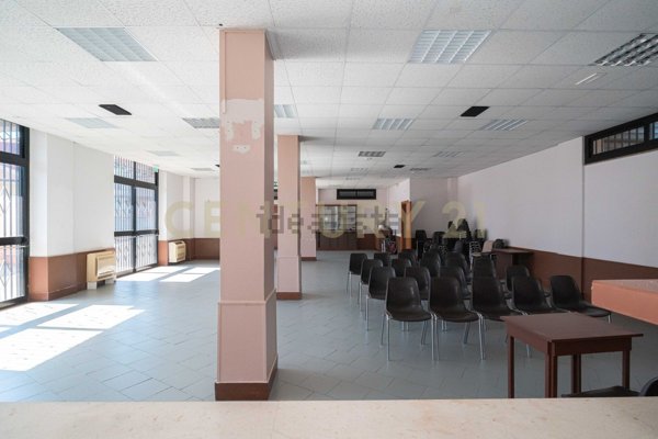 locale commerciale in vendita ad Aci Sant'Antonio in zona Lavina