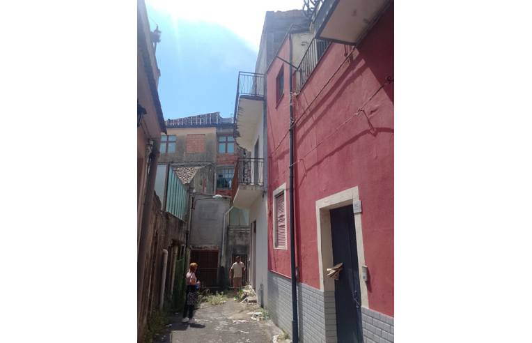 casa indipendente in vendita ad Aci Sant'Antonio in zona Lavina