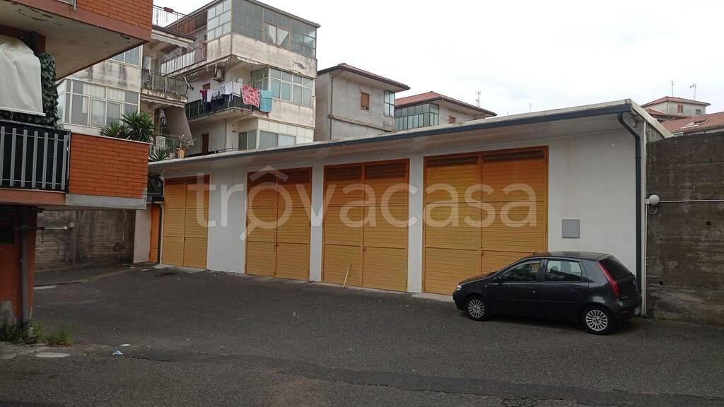 locale commerciale in vendita ad Aci Sant'Antonio in zona Lavina