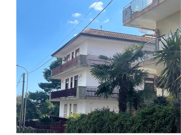 appartamento in vendita ad Aci Sant'Antonio