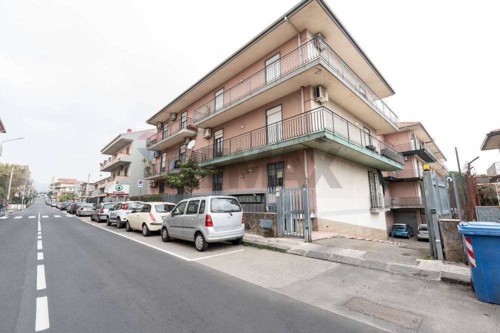 appartamento in vendita ad Aci Sant'Antonio