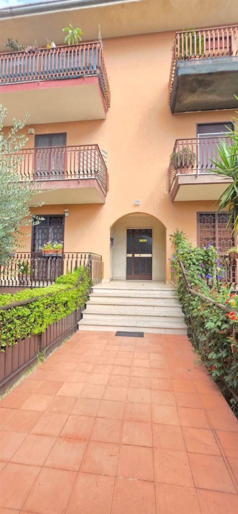 appartamento in vendita ad Aci Sant'Antonio in zona Lavinaio