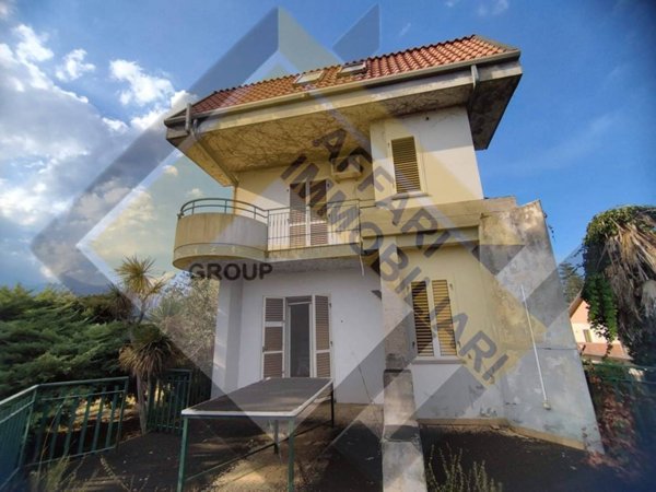casa indipendente in vendita ad Aci Sant'Antonio in zona Lavinaio