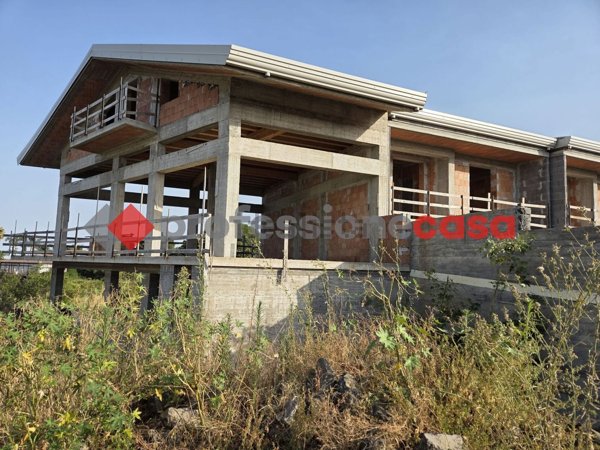 casa indipendente in vendita ad Aci Sant'Antonio in zona Lavina