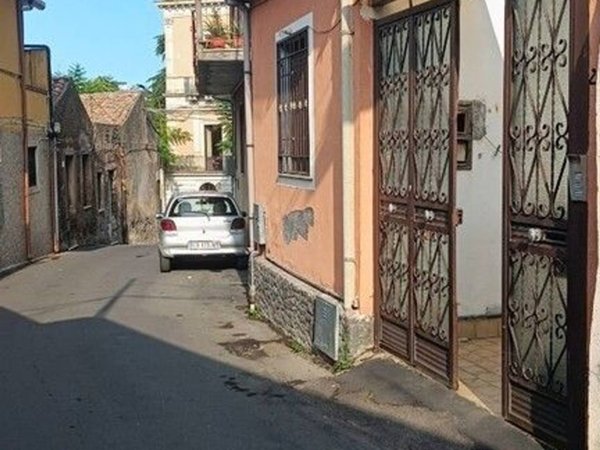 casa indipendente in vendita ad Aci Sant'Antonio in zona Lavina
