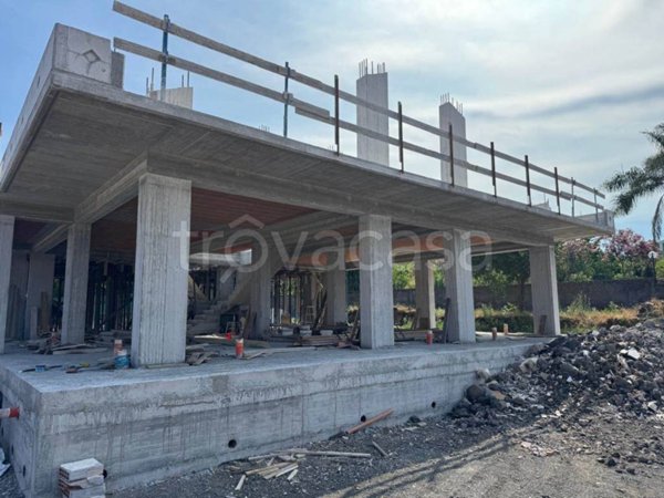 casa indipendente in vendita ad Aci Sant'Antonio in zona Lavina
