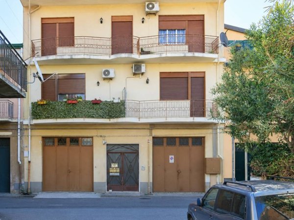 appartamento in vendita ad Aci Sant'Antonio in zona Lavina