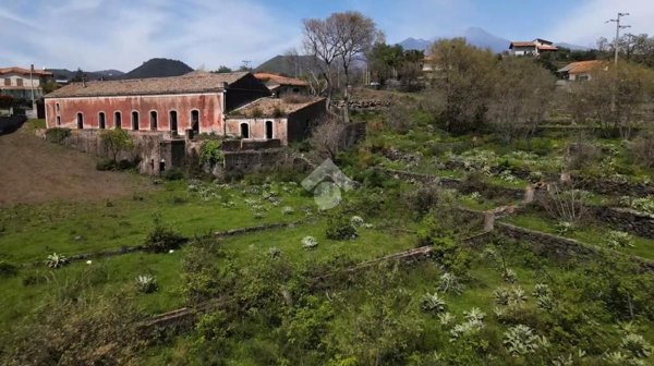 casa indipendente in vendita ad Aci Sant'Antonio in zona Lavina