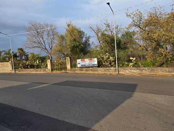 terreno in vendita ad Aci Sant'Antonio in zona Lavina