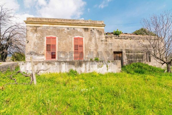 casa indipendente in vendita ad Aci Sant'Antonio in zona Lavinaio