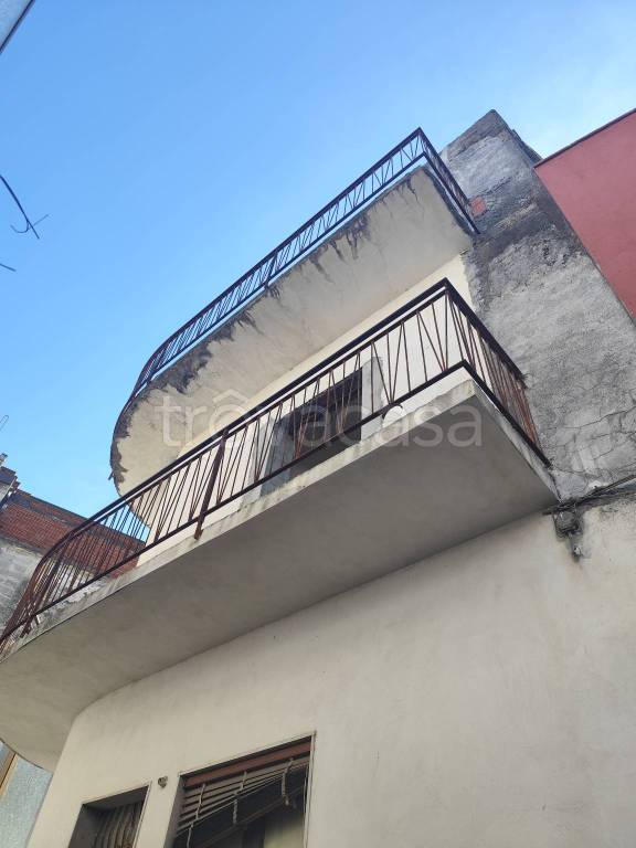 appartamento in vendita ad Aci Sant'Antonio in zona Lavina